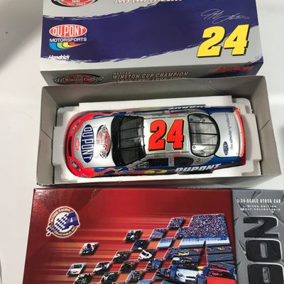 Sale Photo Thumbnail #290: Jeff Gordon #24 DuPont The Victory Lap