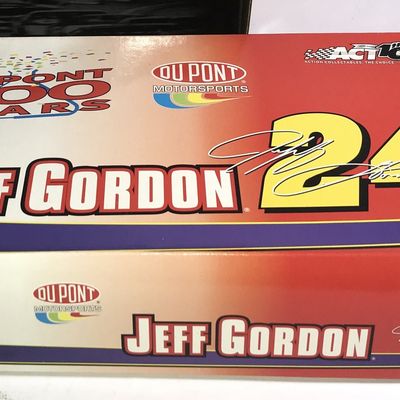 Sale Photo Thumbnail #247: Jeff Gordon #24 DuPont 2002 Hauler NIB