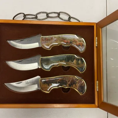 Sale Photo Thumbnail #25: KNIFE SET