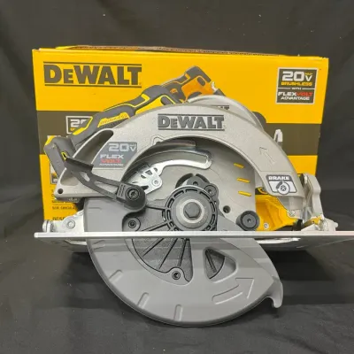 DeWALT 20V MAX XR Brushless 7-1/4" Circular Saw DCS573
