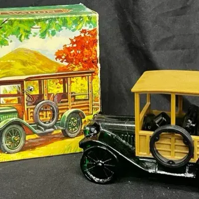 Vintage 1923 Avon Station Wagon Aftershave Bottle In Original Box 