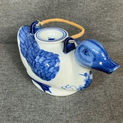 Porcelain Chinese Tea Pot in Blue & White