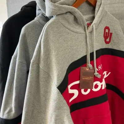 OU Sooners Hoodies in 2XL Mitchell & Ness With 2 Hats