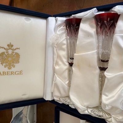 Sale Photo Thumbnail #5: Set of two Fabergé ruby-flashed cut crystal champagne flutes, housed in their original navy velvet fitted presentation box with white silk lining.