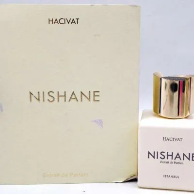 Nishane Istanbul Hacivat Extrait de Parfum bottle with original presentation box.