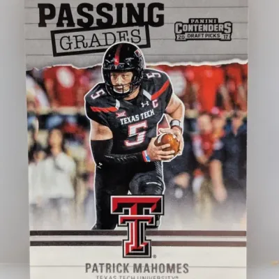 2017 Panini Contenders Draft Picks "Passing Grades" Patrick Mahomes Texas Tech trading card.