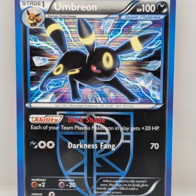 2013 Pokémon Black & White Plasma Freeze Umbreon holofoil trading card, number 64/116.