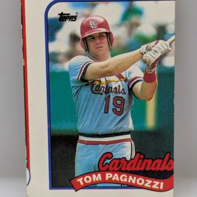 1988 Topps Tom Pagnozzi St. Louis Cardinals baseball trading card, featuring a miscut left border error.