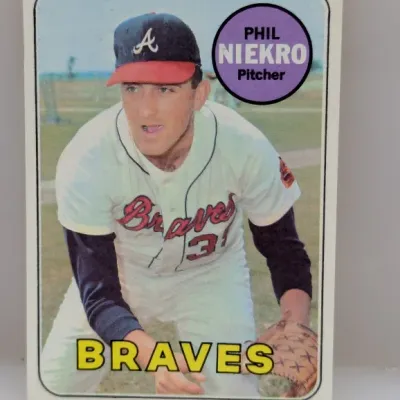 1972 Topps Phil Niekro baseball card #620, featuring the Atlanta Braves pitcher in good vintage condition with sharp corners.