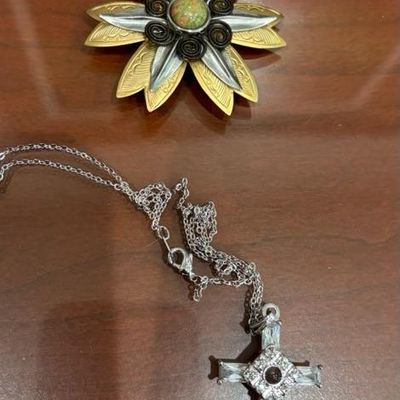 Costume brooches, necklaces