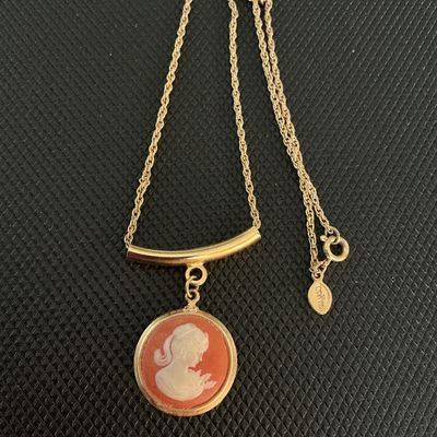 Vintage Sarah Coventry Gold-Tone Faux Cameo Pendant Necklace