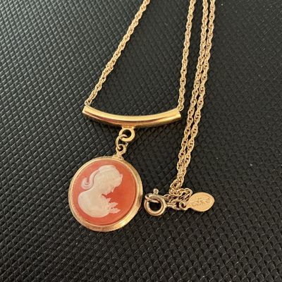 Vintage Sarah Coventry Gold-Tone Faux Cameo Pendant Necklace
