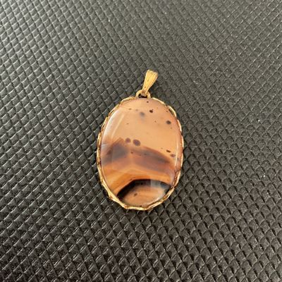 Vintage Oval Agate Stone Pendant in Gold Tone Setting