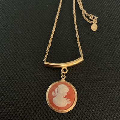 Vintage Sarah Coventry Gold-Tone Faux Cameo Pendant Necklace