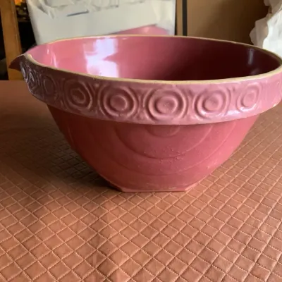 Vintage Pink Pottery Batter Bowl with Pour Spout – Raised Circle Design