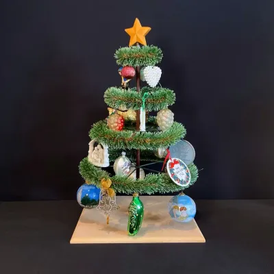 Vintage Christmas Tree In The Round