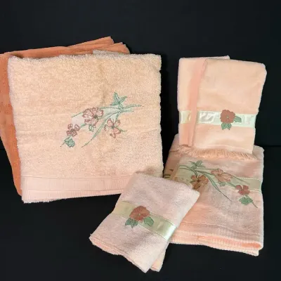 Assorted Peach/Brown Towels 