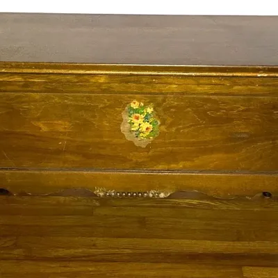 Vintage Wooden Cedar-Lined Blanket/Hope Chest