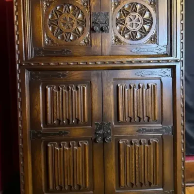 Grand Rapids Bookcase And Chair Co. Antique/Vintage Hand Carved Oak Cabinet