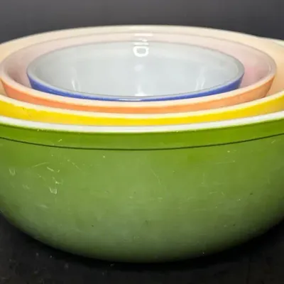 Vintage Pyrex Nesting Bowls: 4pcs