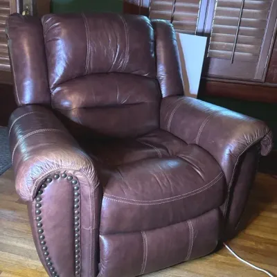 Flexsteel Electric Oscar Leather Recliner, Lot A