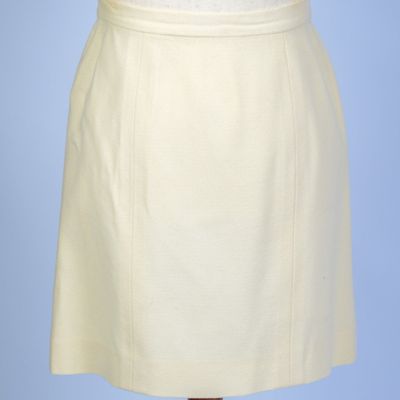 CHANEL BOUTIQUE SKIRT IN WHITE, SIZE 44.