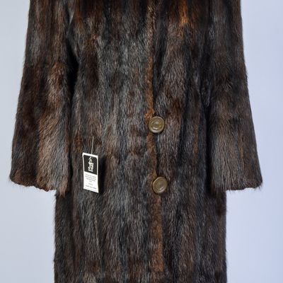 MURPHY FURRIERS FUR COAT, SIZE S.