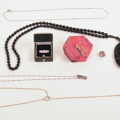 COLLECTION OF JEWELRY.
