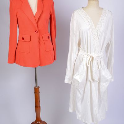 HANRO COTTON DRESS, XL, AND A ST. JOHN JACKET, SIZE 12.