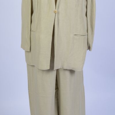 GIORGIO ARMANI LADIES PANT SUIT, SIZE 48.
