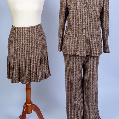 CHANEL BOUTIQUE PANT / SKIRT SUIT, SIZE 44.