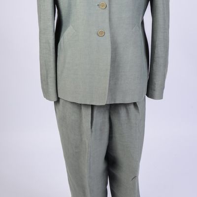 GIORGIO ARMANI LADIES PANT SUIT, SIZE 48.