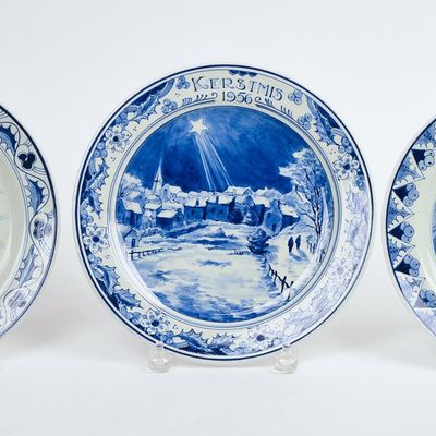 THREE DUTCH DELFT CHRISTMAS PLATES.