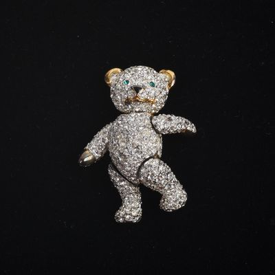 CRYSTAL COSTUME JEWELRY BEAR BROOCH.