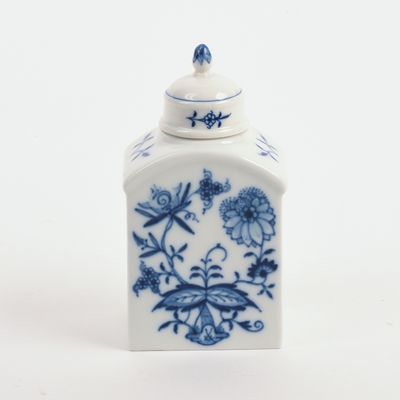 MEISSEN BLUE ONION TEA CADDY.