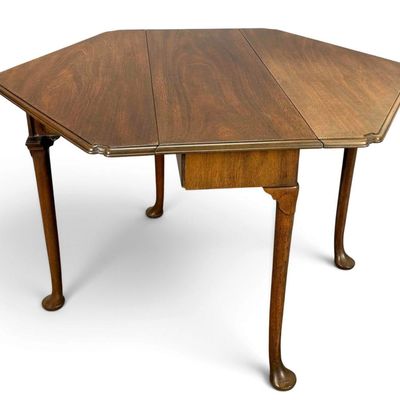 Kittinger Colonial Williamsburg Queen Anne Style Drop Leaf Table