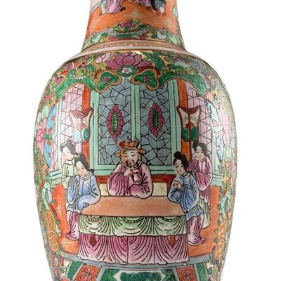 Chinese Rose Medallion Porcelain Vase