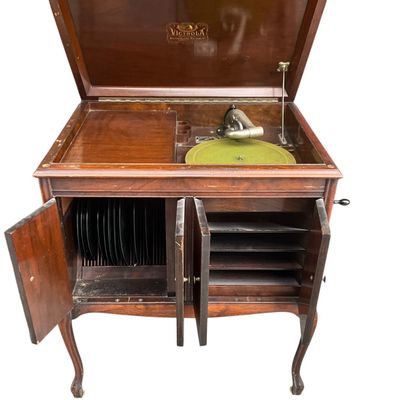 Sale Photo Thumbnail #160: Victor Victrola Model VV-210 Floor Console Phonograph