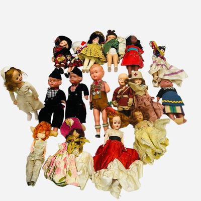 Sale Photo Thumbnail #59: Lot of 17 Vintage Dolls