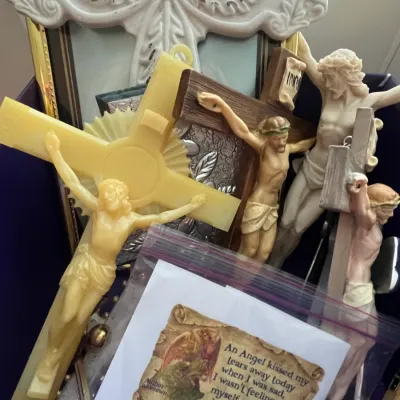 Sale Photo Thumbnail #109: Collection of religious wall decor and crucifixes in plastic, resin, and wood, paired with an inspirational poem card.