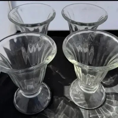Set of 4 Clear Glass Footed Dessert Cups / Sundae Dishes – Fluted Design
