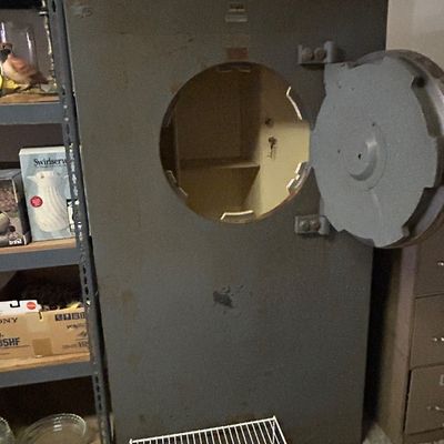 Jewelry safe
