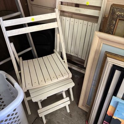 Sale Photo Thumbnail #85: Pair of off-white painted wooden slatted folding chairs, featuring price tags and light paint wear.
