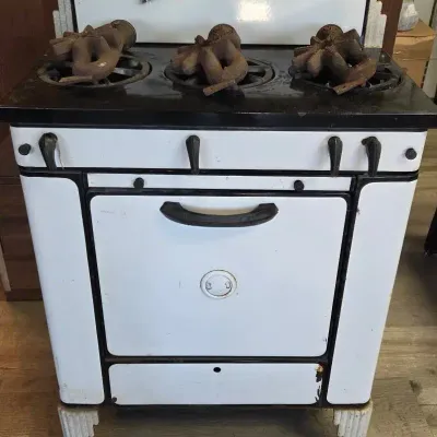 White And Black Porcelain Enamel Gas Range