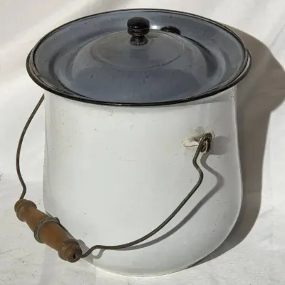 Enamelware Pot With Lid