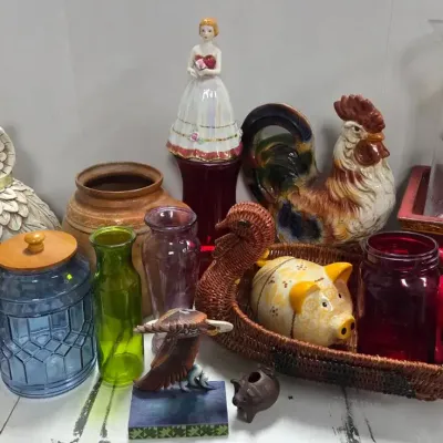 Jim Shore, Owl, Rooster, Colored Glass And Other Mixed Decor 