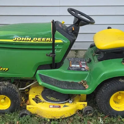 Runs Great John Deere Riding Lawn Mower 