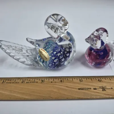 Sale Photo Thumbnail #222: Pair of vintage Murano art glass duck figurines with bullicante controls and colorful interiors, including one with an original foil sticker.