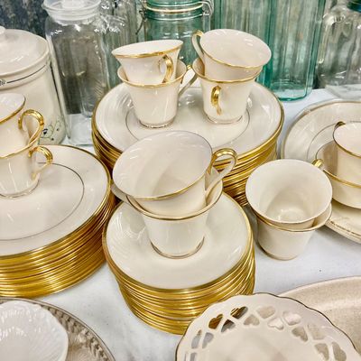Sale Photo Thumbnail #160: Lenox Dinnerware