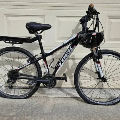 Trek 4300 4 Series Alpha Aluminum Mountain Bike with Helmet